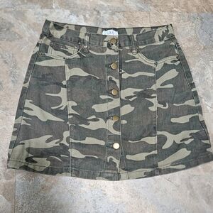 Camouflage Button-Front Skirt